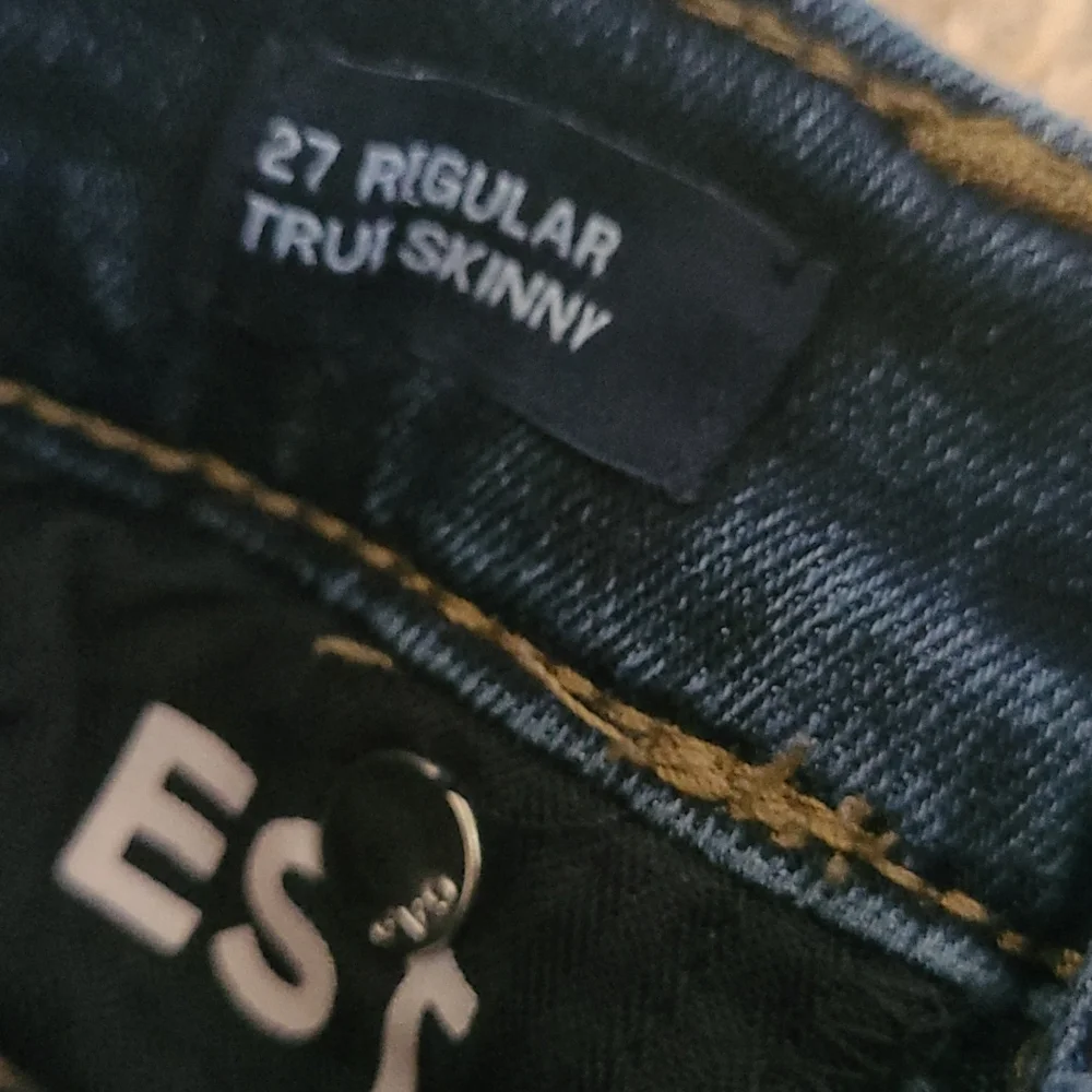 Size 27 Gap Jeans - Picture 4 of 6